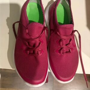 OOFOS Women's Fuchsia Sneakers